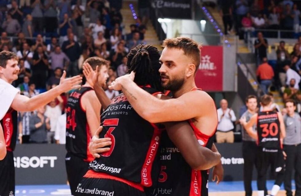 El B the travel brand Mallorca Palma con Pablo Bertone en busca de la cima