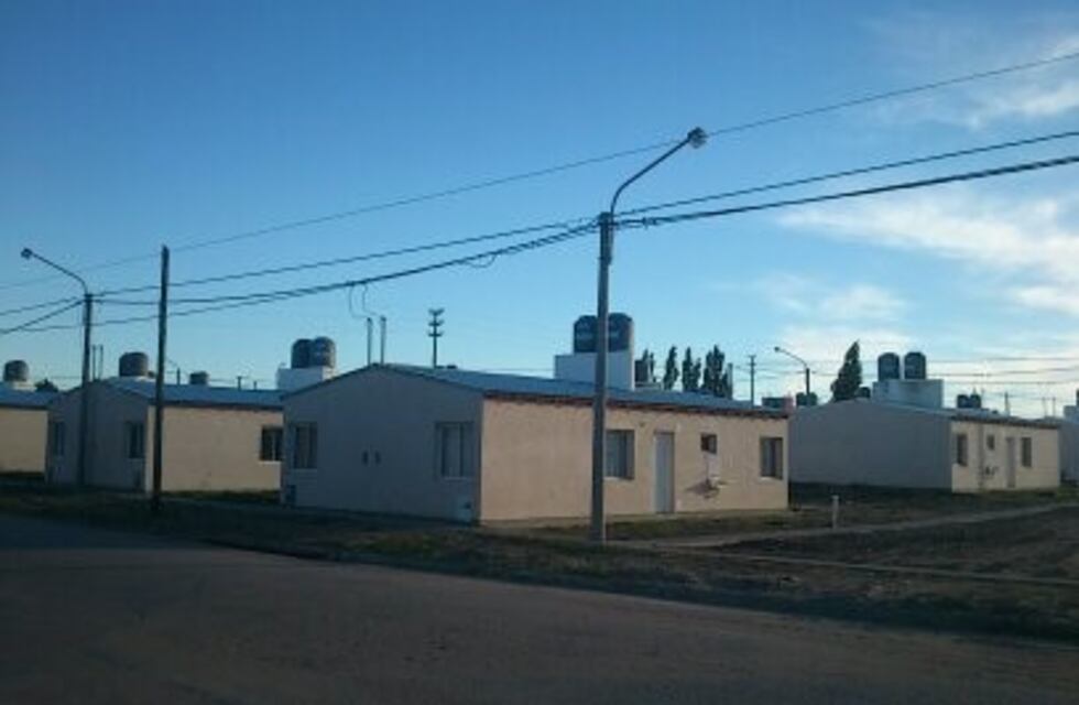 Se entregan boletas de pago a adjudicatarios de viviendas sociales