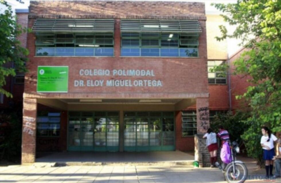 Rector denunció a profesor por ciber acoso contra una alumna