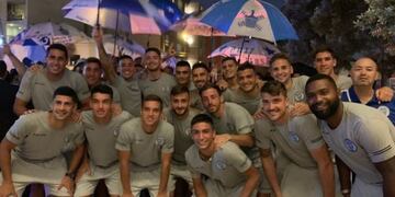 Banderazo hinchas de Godoy Cruz