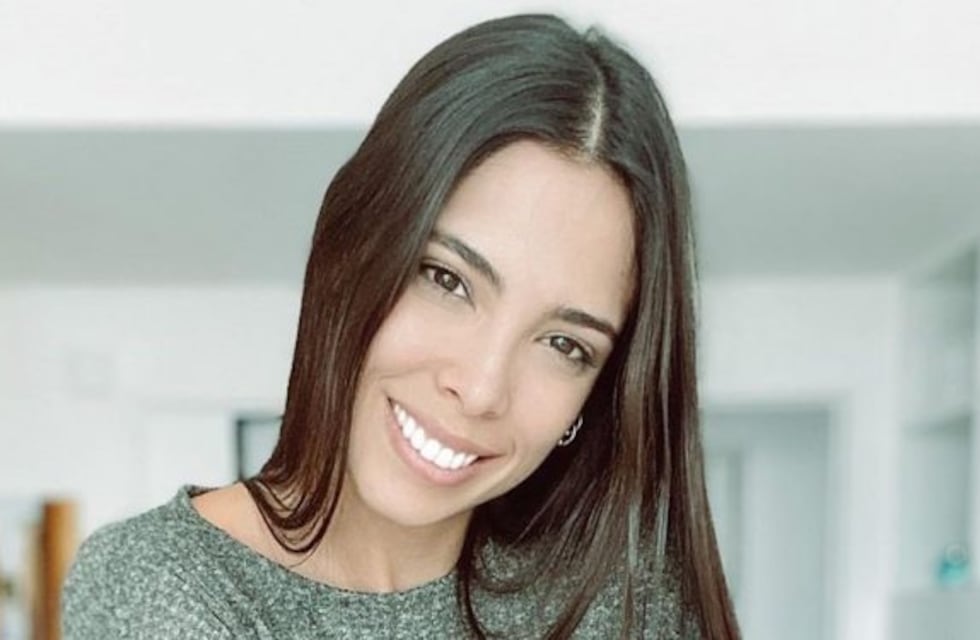 Maypi Delgado lució un conjunto de ropa interior blanco desde la playa