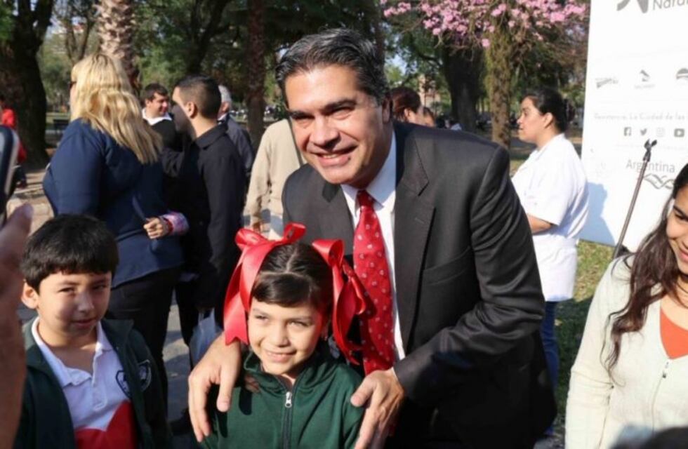 Día del Maestro: Capitanich encabezó el acto en homenaje a Sarmiento
