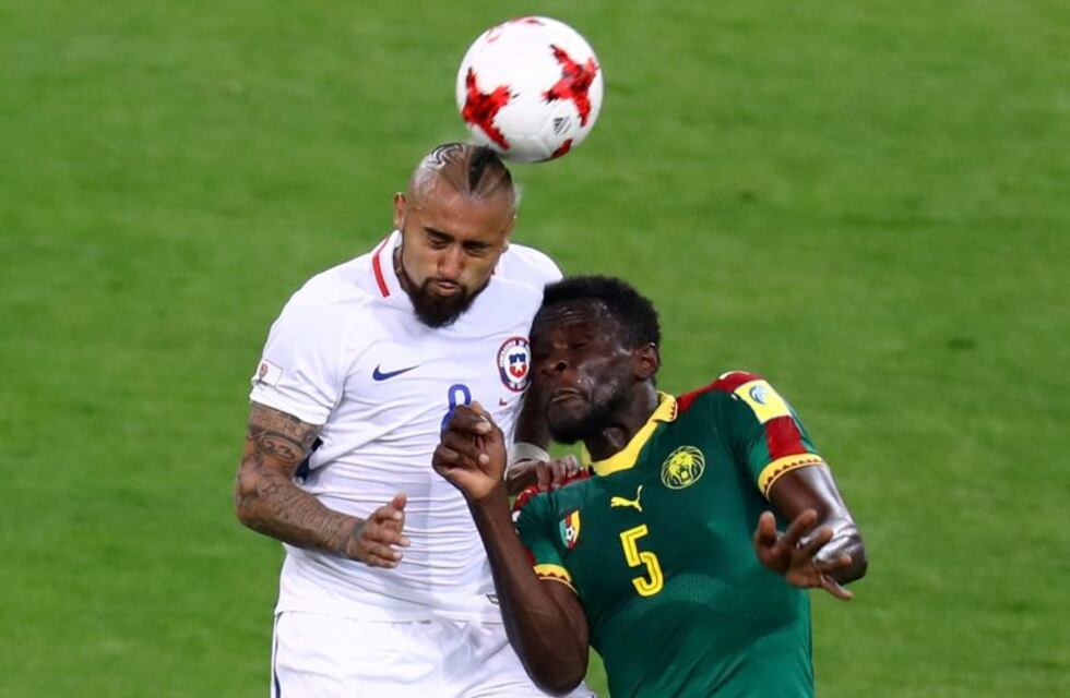 Chile le ganó 2-0 a Camerún en su debut en la Copa Confederaciones