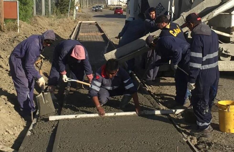 Se puso en marcha la obra de la ciclovía en el acceso a Astra