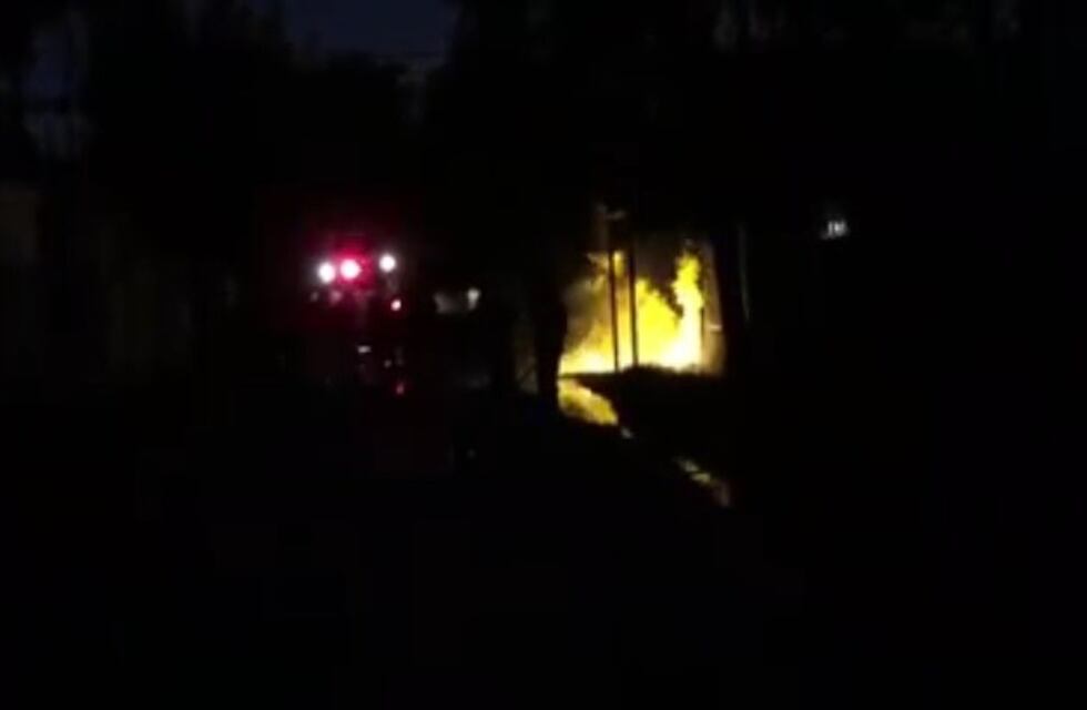 Una explosión por una pérdida de gas causó un incendio y dejó sin luz a parte de Capitán Bermúdez