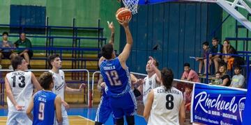 Riachuelo y La Rioja Basket juegan esta noche con la obligación de ganar