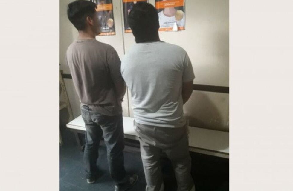 Infraganti: los atraparon cuando robaban chapas de una fábrica abandonada