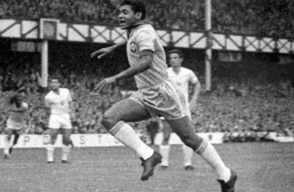 Tristeza en Brasil: descubrieron que el cuerpo de Garrincha no está en su tumba