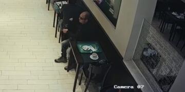 En menos de un minuto el ladrón se hizo de 20 mil pesos\u002E