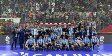 El seleccionado masculino de handball se coronó campeón del Cuatro Naciones disputado en San Juan (Foto: Twitter/CAHandballARG)