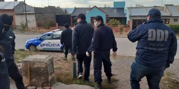 Detienen a 3 personas que robaron billetera y usaron tarjetas por un valor de 70 mil pesos