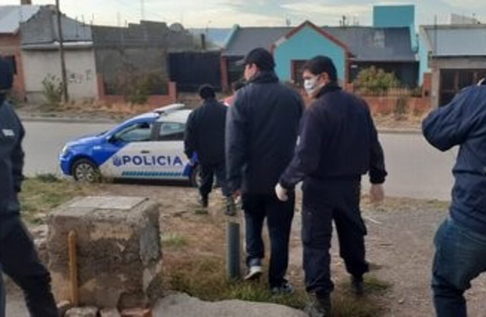 Detienen a 3 personas que robaron billetera y usaron tarjetas por un valor de 70 mil pesos