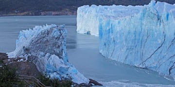 EL CALAFATE (ARGENTINA), 13/03/2018\u002E- Fotografía cedida por Télam y fechada este lunes, 12 de marzo de 2018, muestra una vista parcial del glaciar Perito Moreno, en El Calafate (Argentina)\u002E El derrumbe natural de la parte más emblemática del glaciar Perito Moreno, sobre la península Magallanes del Lago Argentino, provocó inundaciones en la cercana localidad de El Calafate por lo que fueron evacuados algunos vecinos para evitar riesgos, confirmaron hoy, martes 13 de marzo de 2018, fuentes oficiales a Efe\u002E EFE/Oscar Rubilar/Cortesía Télam/SOLO USO EDITORIAL/NO VENTAS el calafate santa cruz inundaciones en el calafate la ruptura del glaciar perito moreno provoco inundacion vista vistas de la inundacion