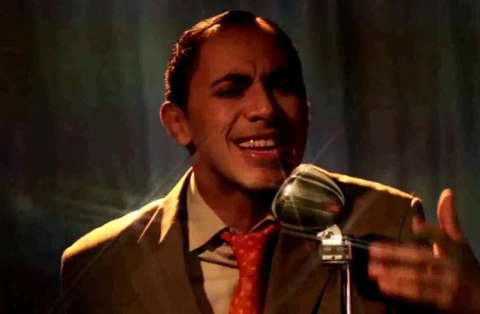 Oscar Lajad nos deleita con su voz y nos regala un poco de su show