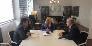 Uset reunido en Ministerio de Defensa