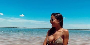 Lourdes Sanchez en la playa de Corrientes\u002E