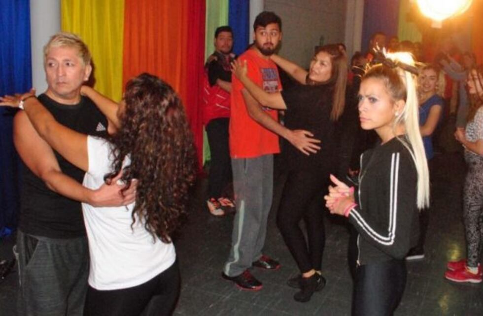 La Sala Liliana Venanzi vibró al ritmo del baile latino