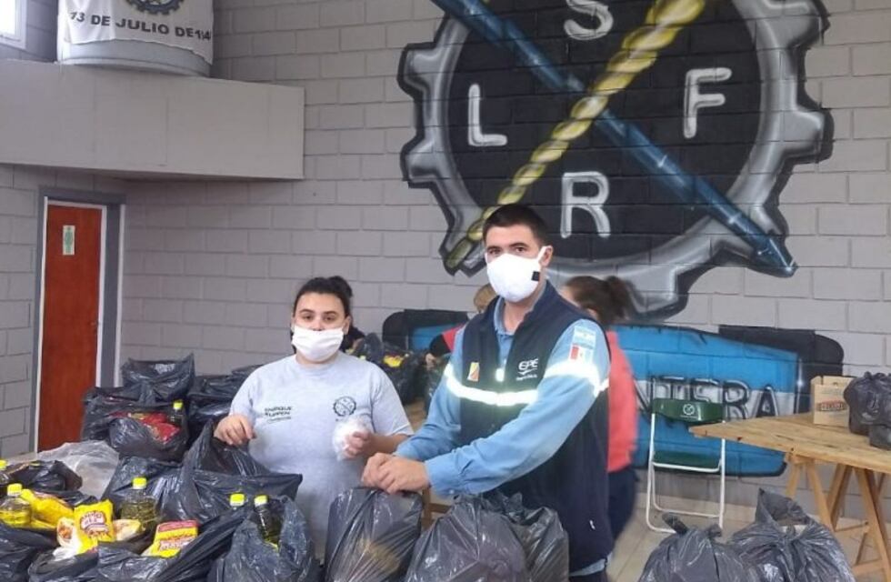 Luz y Fuerza entregó bolsones en Frontera