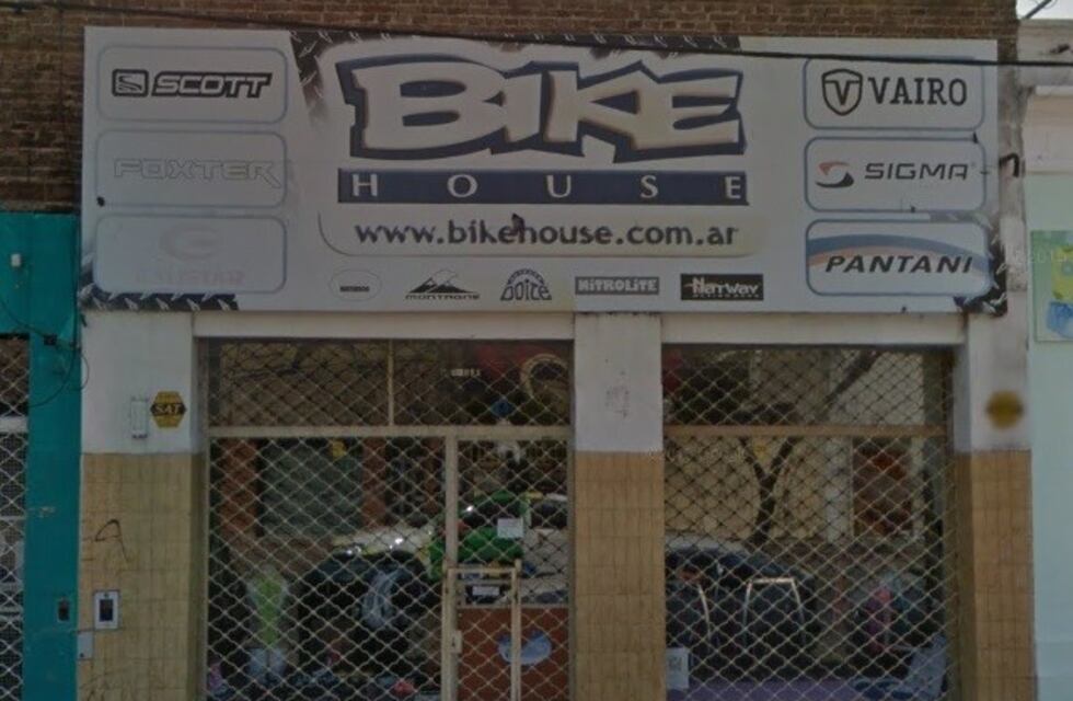 Lo sorprendieron cuando cerraba el local y le robaron bicicletas, camperas y dinero en efectivo