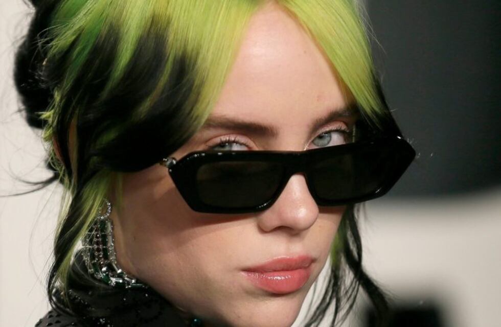 Billie Eilish posó en bikini y fue duramente criticada por sus fans