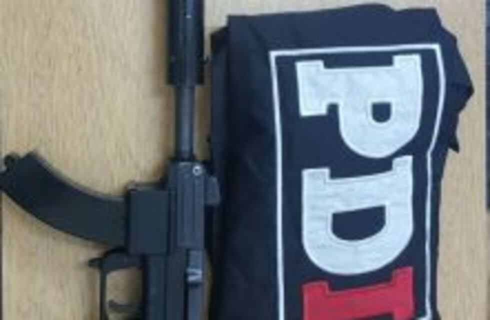 Detuvieron a cinco personas y secuestraron un arsenal en diversos allanamientos