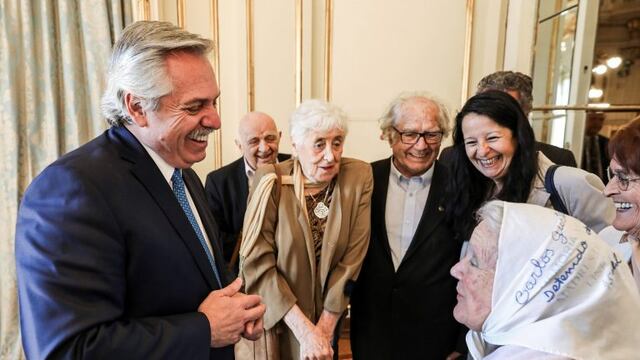 (Twitter: @alferdez)