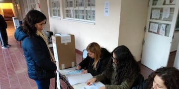 Noelia Barbeito elecciones PASO 2019 votando