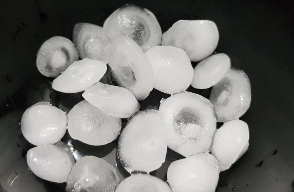 Fuerte granizada seguida de la esperada lluvia en Rosario