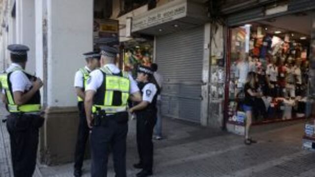 La Policu00eda Metropolitana custodia la zona.