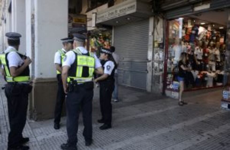 No quedan detenidos por la protesta en Once y el barrio sigue con un fuerte operativo policial pero sin manteros