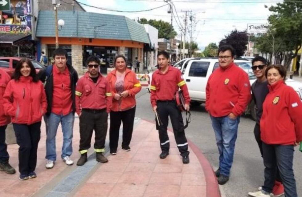 Reclamo de estatales: brigadistas panfletearon en 25 de Mayo y Rivadavia