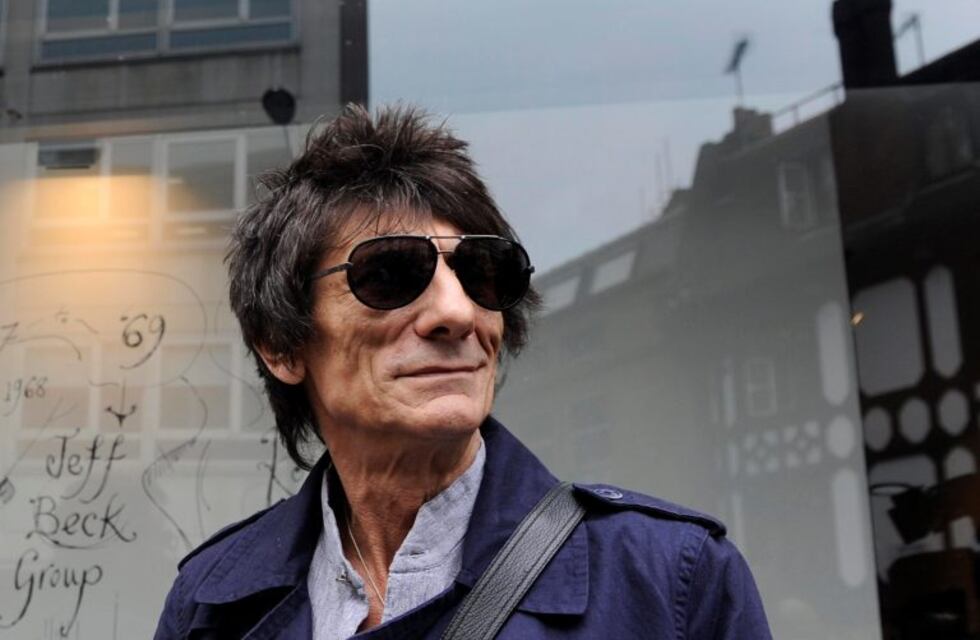 El Rolling Stone Ronnie Wood contó que tuvo cáncer de pulmón