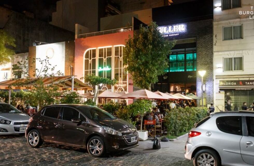 Clausuraron un bar en Recoleta que atendía al público de manera normal
