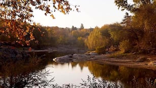 Paisaje de Villa Carlos Paz en otoño.