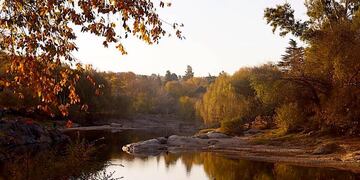 Paisaje de Villa Carlos Paz en otoño.