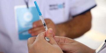 Comenzó la vacunación para adolescentes de 17 años sin comorbilidades