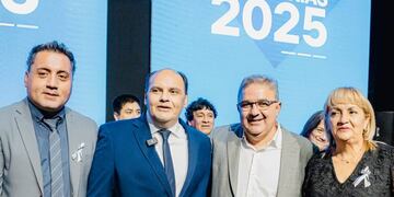 El gobernador acompaño al intendente Gustavo Saadi en la apertura de Sesiones Ordinarias