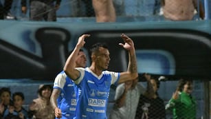 Con gol de Lucas González, Estudiantes de Río Cuarto venció a su homónimo de Caseros y es finalista por el segundo ascenso a Primera.