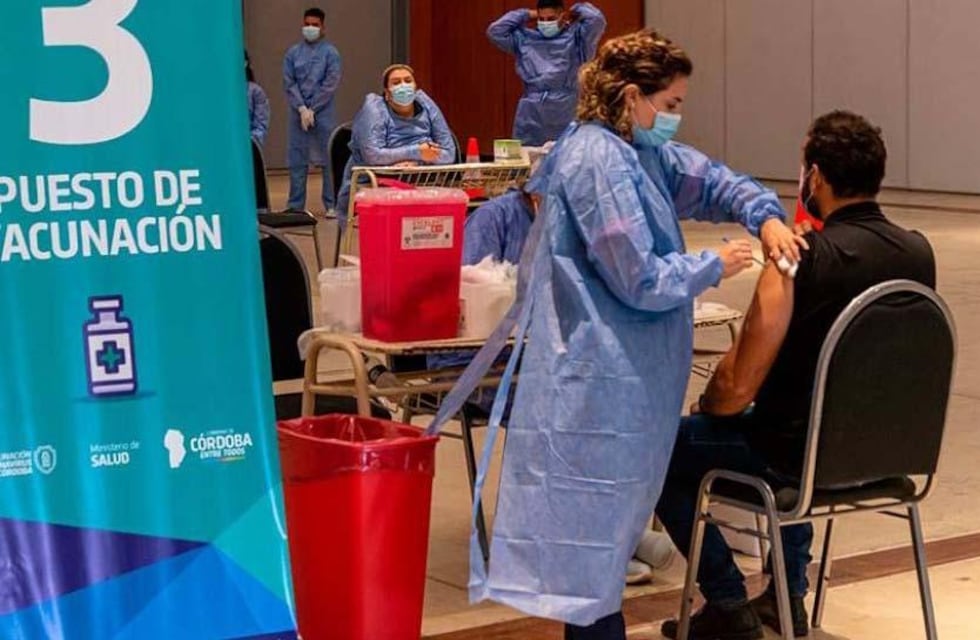 Vacunación en Córdoba: 8 de cada 10 adultos ya recibieron una dosis