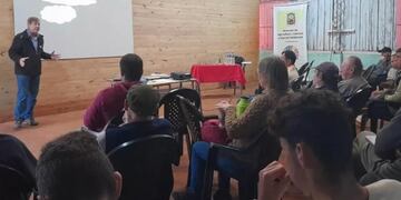 Wanda: capacitación a colonos y productores sobre yerba mate.