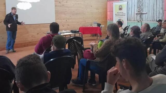 Wanda: capacitación a colonos y productores sobre yerba mate.