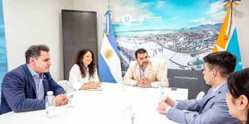 Ushuaia: firman acuerdo para establecer descuentos de los productos de la canasta básica