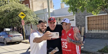 Silvio Romero, el refuezo más importante de Instituo, por chapa y en lo monetario, ni siquiera fue al banco en el último partido. Igual, recibió el afecto de los hinchas (La Voz).