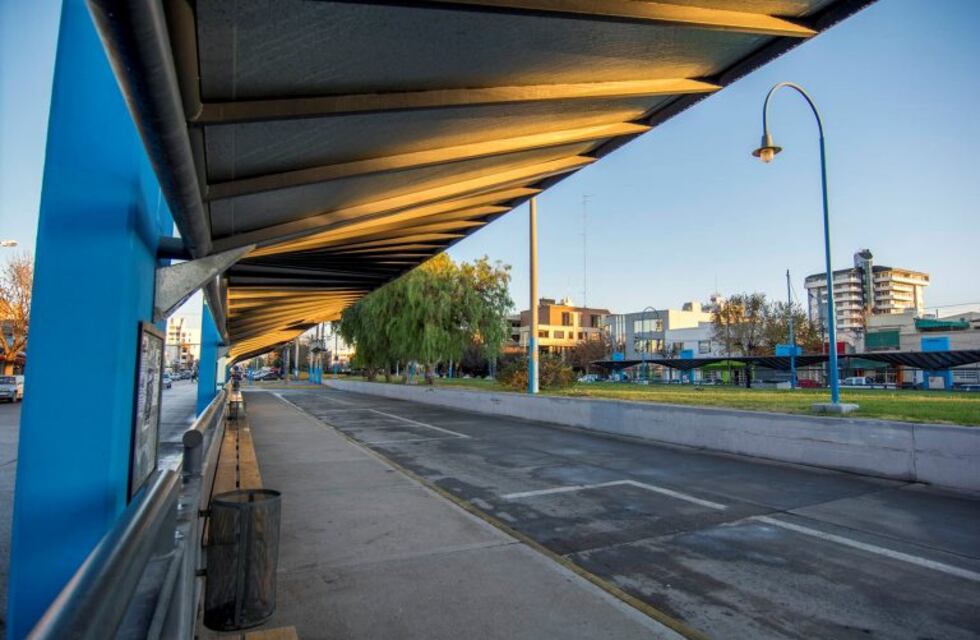Roca: comenzó el paro de transporte local y mañana será el nacional
