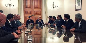 El encuentro entre funcionarios chilenos y argentinos se desarrolló en el Palacio de la Moneda\u002E