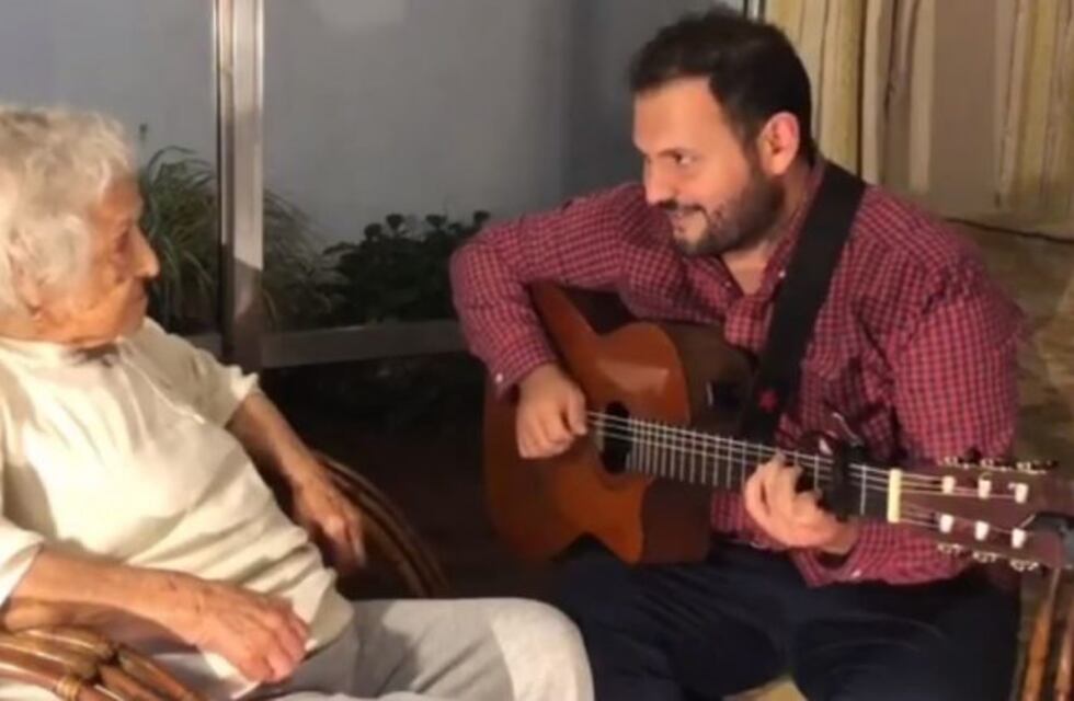 Tinelli y las redes sociales se conmueven por el canto de un tucumano a su abuela