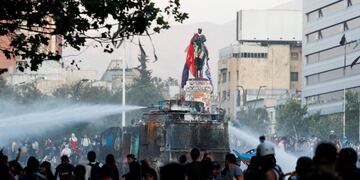 Ascienden a 22 los muertos durante las protestas en Chile\u002E (REUTERS)