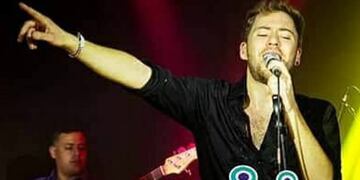 Eze Bonino celebra su cumple cantando con La Máxima en Rio Ceballos\u002E
