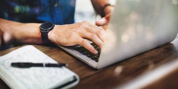 Vendía títulos secundarios por Facebook y fue detenido