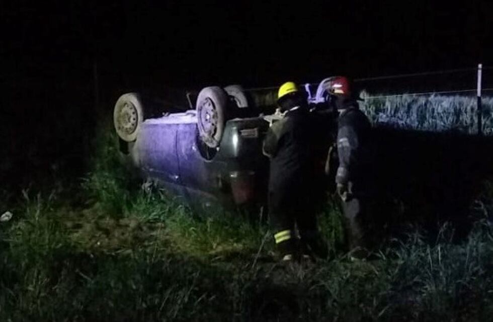 Vuelco en el ingreso a Pehuen Co